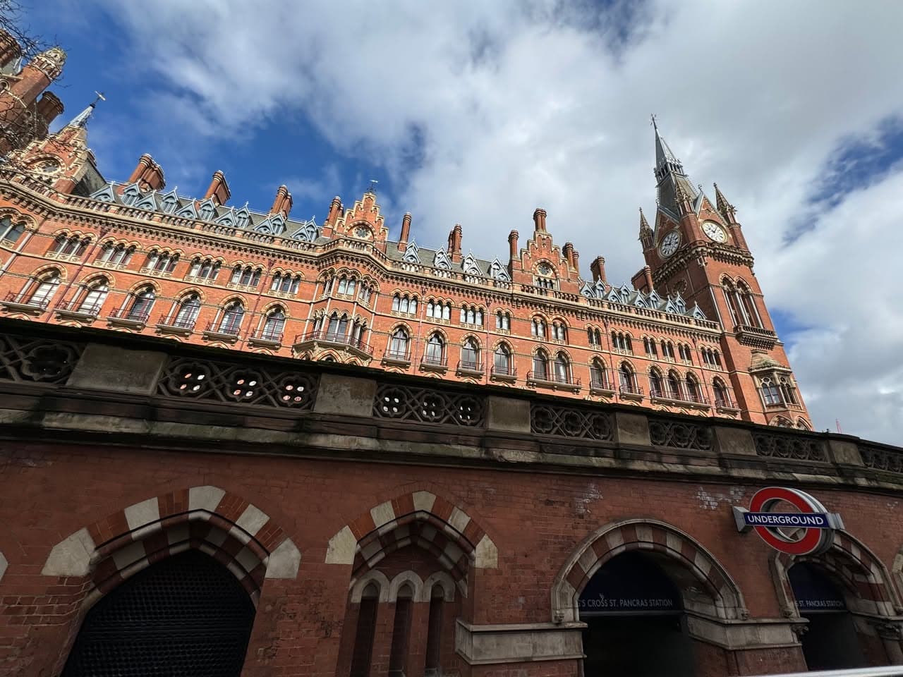 古老建築改建成火車站,Eurostar就係依度搭