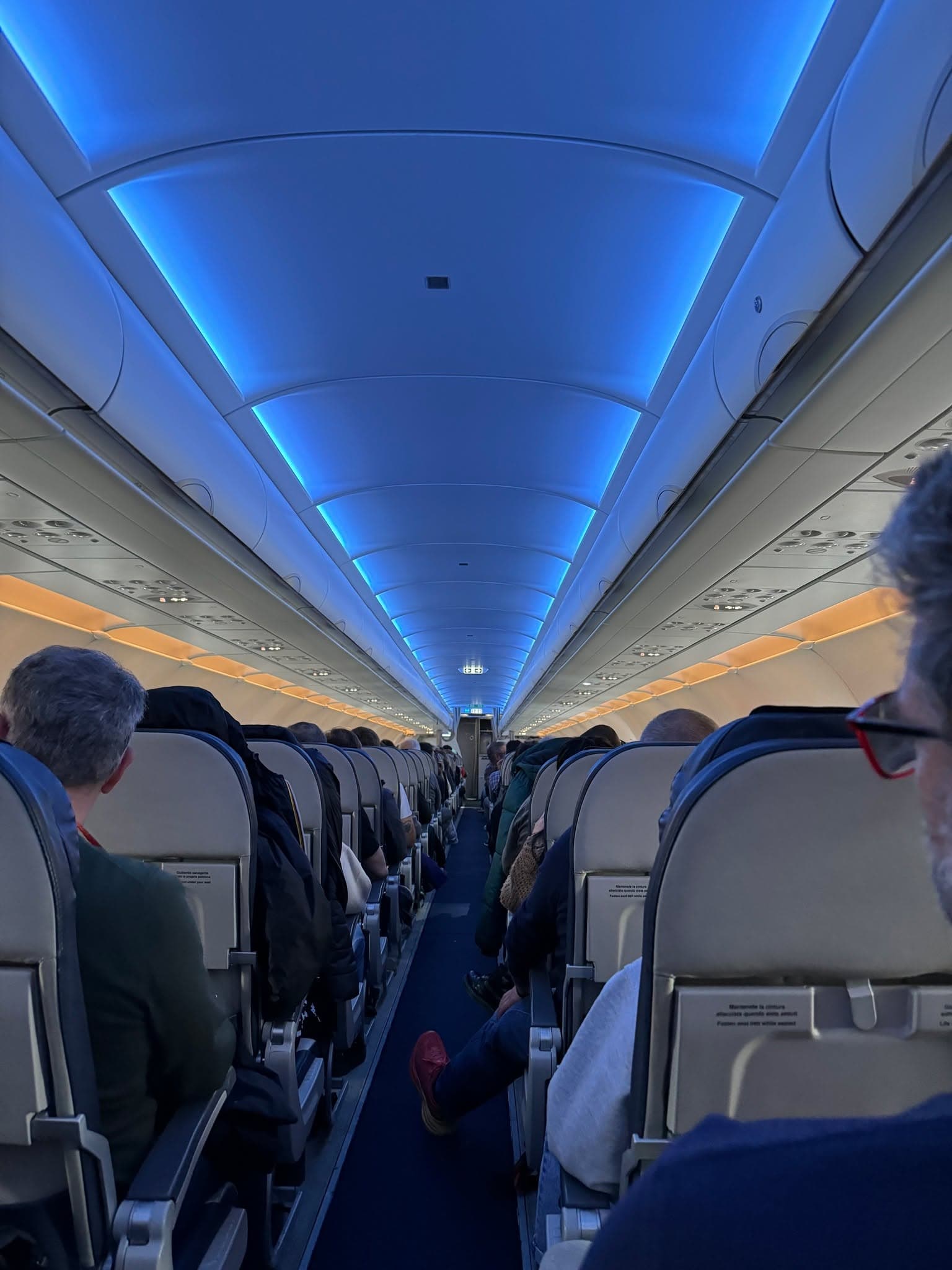 意大利航空算唔錯,短途機平感覺舒服過廉航