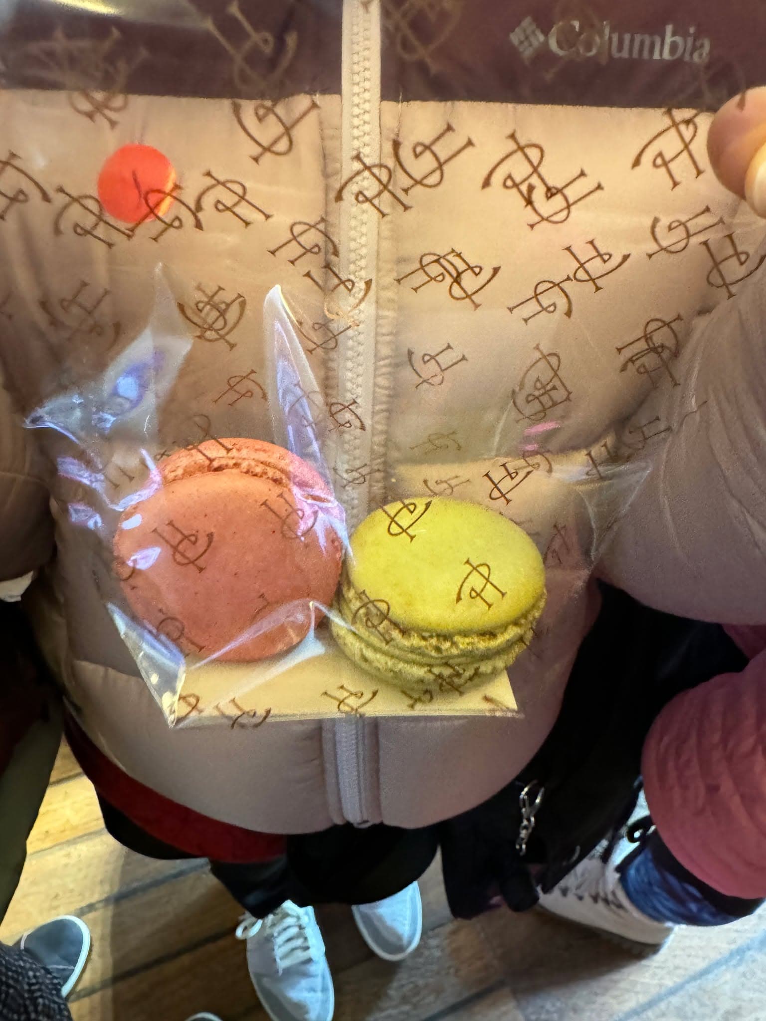 我就買左Macaroon慶祝。原來依度食Macaroon價錢都偏貴, 一粒大約3、40蚊港幣
