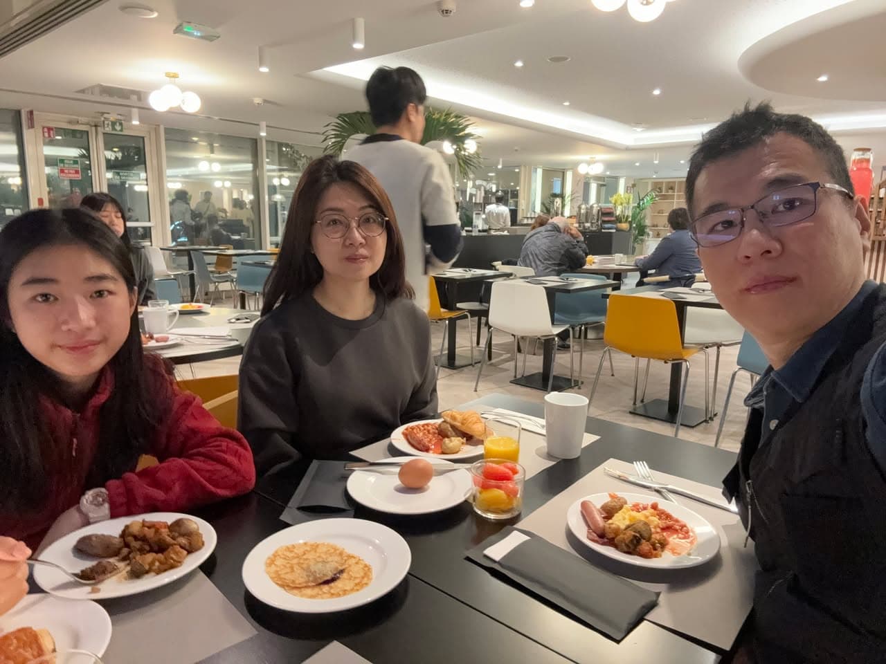 酒店早餐🍳明顯好食過英國果間。即時叫停所有人唔好食住影張相留念😂