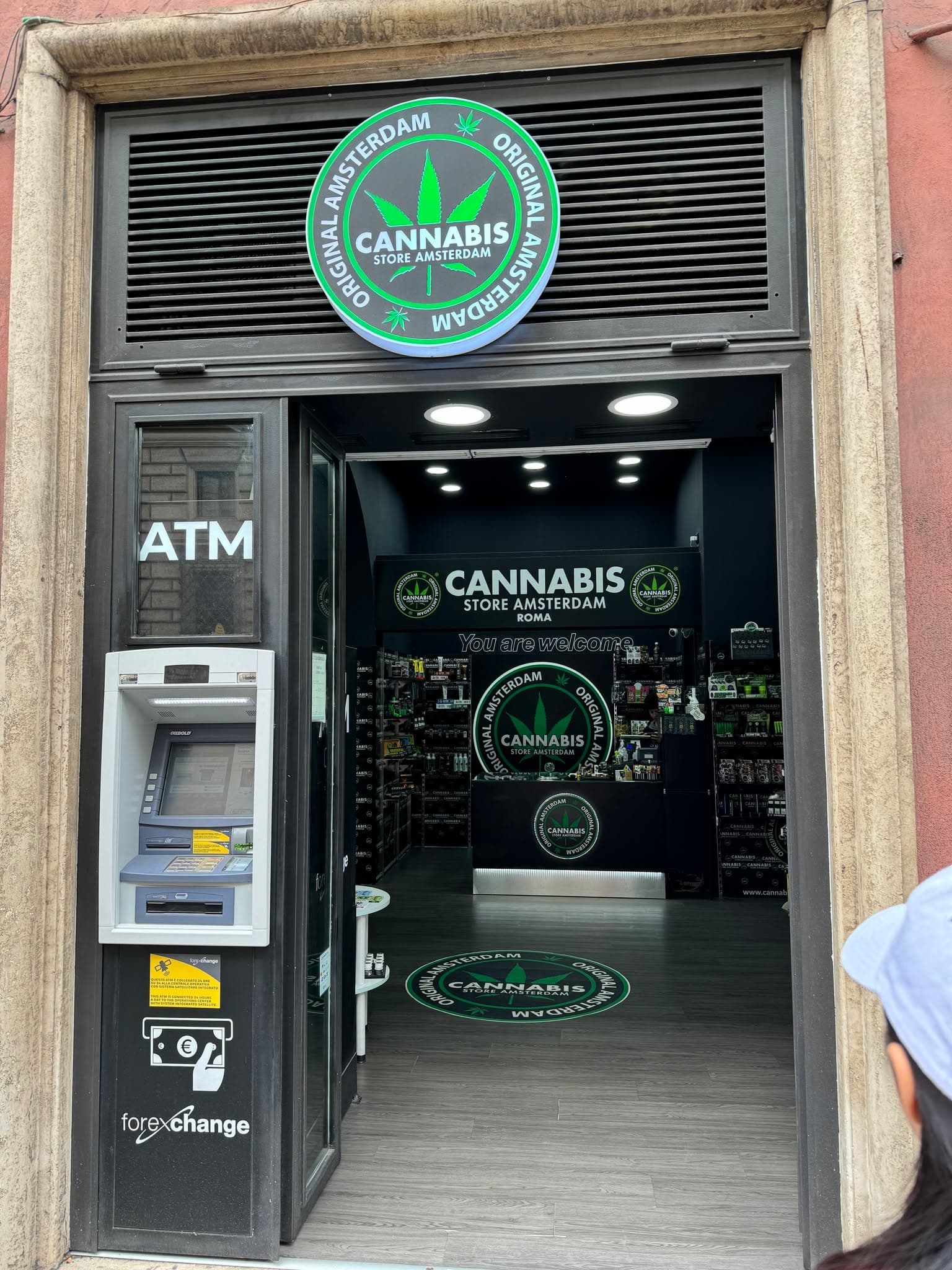 歐洲經常見到依間大麻連鎖店